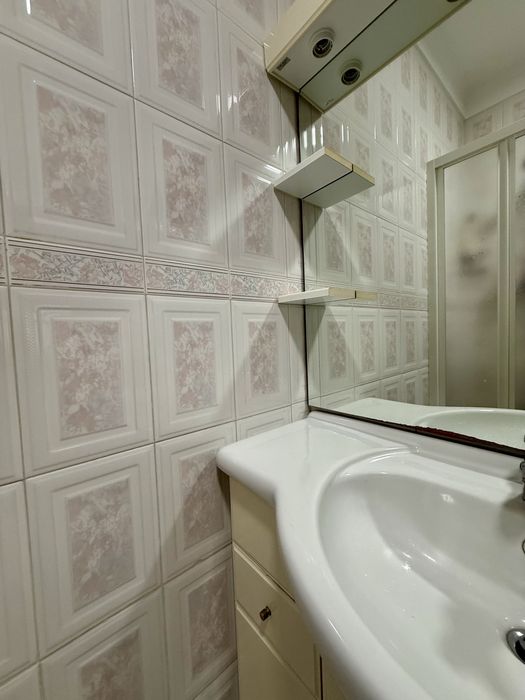 Movel casa de banho com espelho + iluminacão