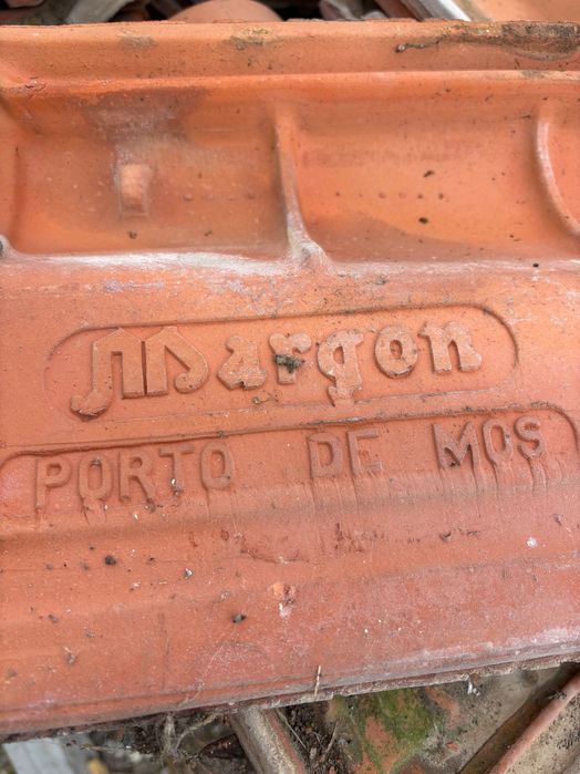 Telhas de barro Margon "Porto de Mos" canudo á esquerda