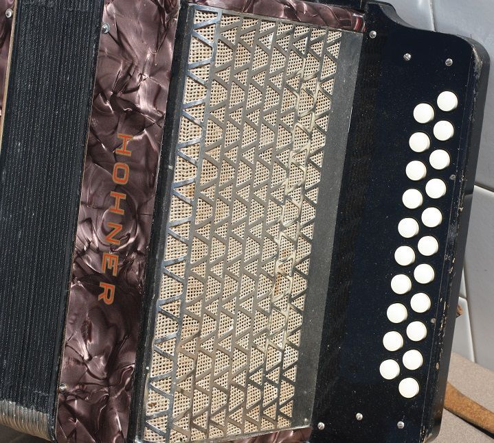 Concertina da marca HOHNE