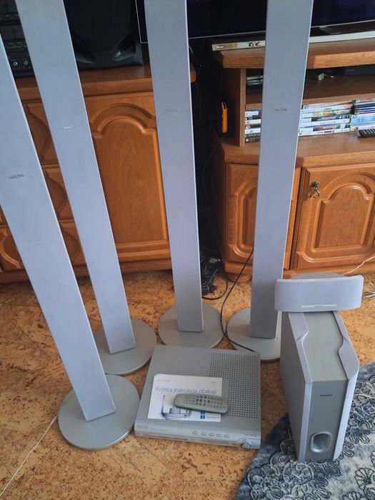 Zestaw kina domowego DVD
HTS3610/12 PHILIPS