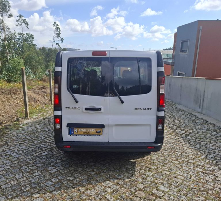 Renault Trafic 1.6 Dci Longa 9 Lugares  (COM IVA DEDUTIVEL INCLUIDO) de 2015