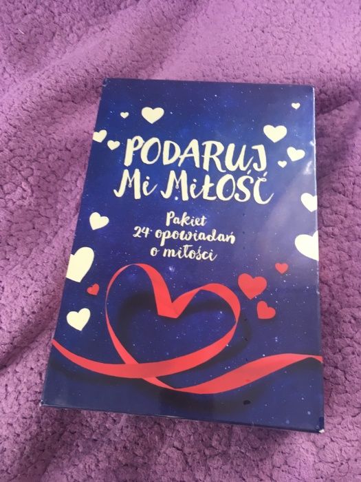 Podaruj mi miłość. Pakiet 24 miłosnych opowiadań.