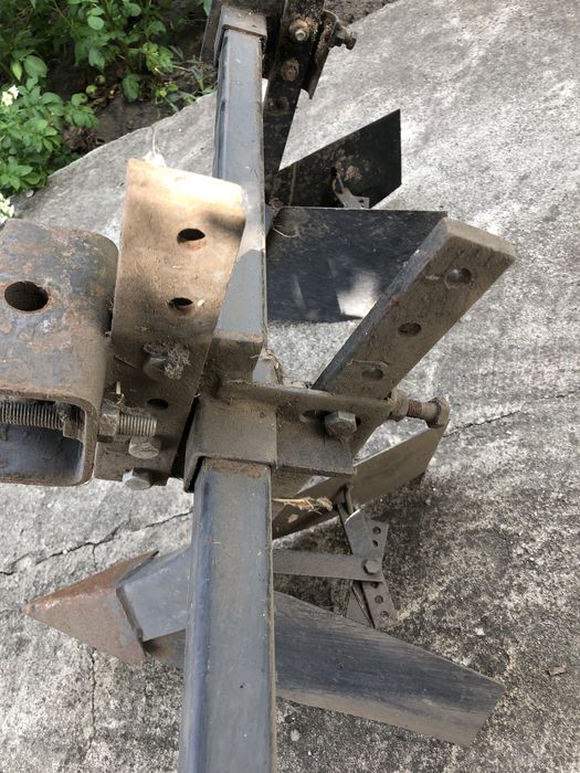 Плуг на китайський трактор