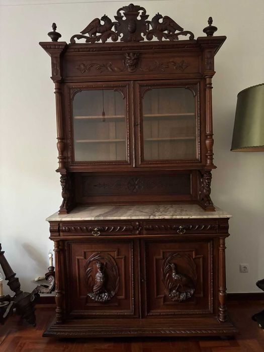 Aparador/Vitrine em Carvalho com Tampo de Mármore
