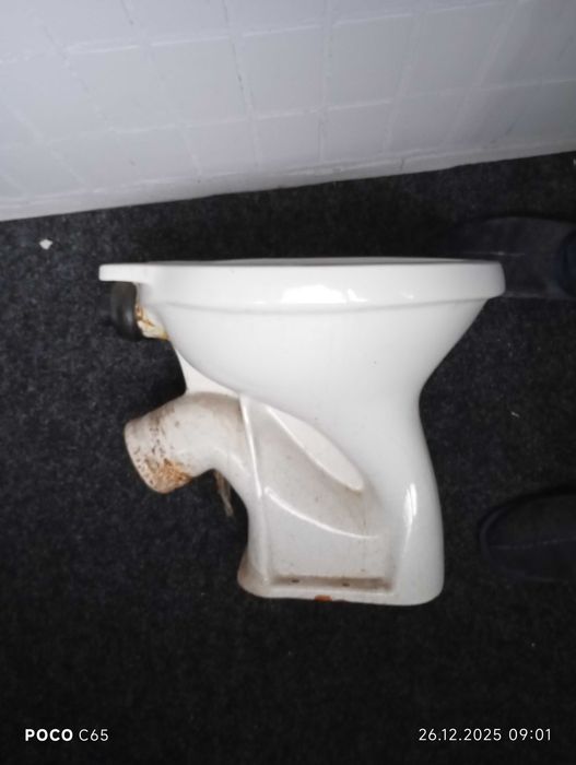 Унітаз б.у. під навісний бачок.