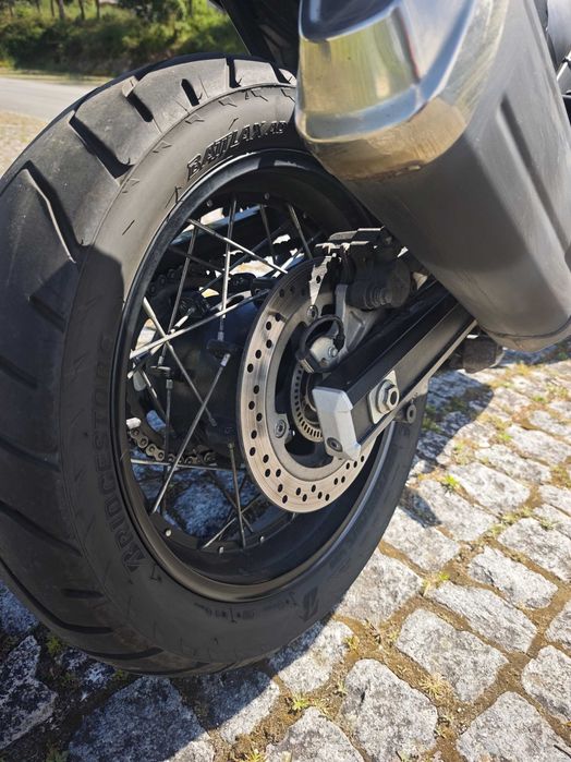 Suzuki V-Strom 650 XT (2020) – Banco baixo de origem