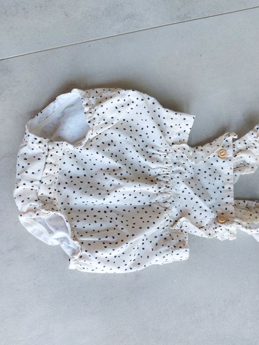 Rampers w kropki z falbankami jak Newbie