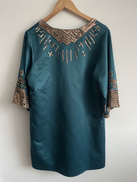 Nowa Vivikes satynowa sukienka z bogatym zdobieniem etno boho