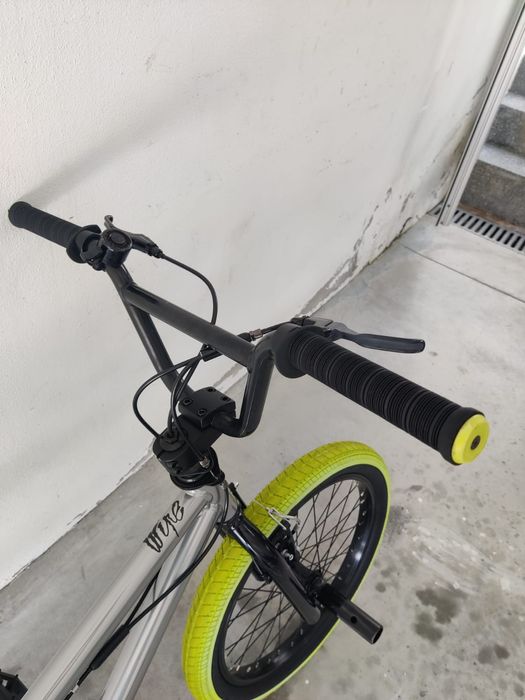 BMX BTWIN Wipe 500 (20") - Como Nova c/ 4 Peseiras (Pegs)