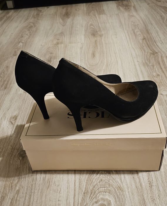 Buty na obcasie, rozmiar 39