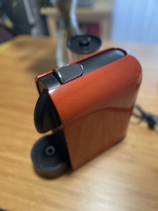 Máquina de café Nespresso – usada, a funcionar perfeitamente