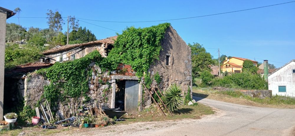 Moradia em pedra para restaurar