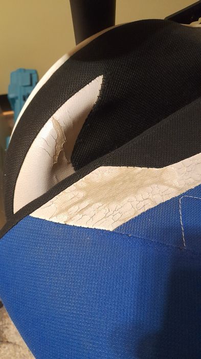 Стіл комп'ютерний, крісло