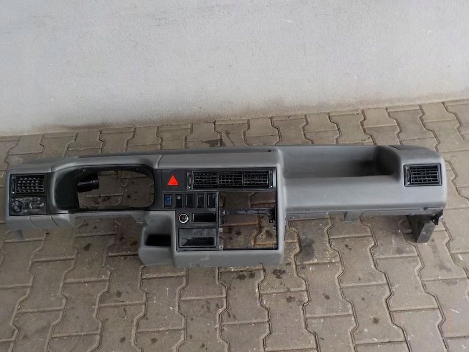 VW T4 99-03 R DESKA KOKPIT KONSOLA