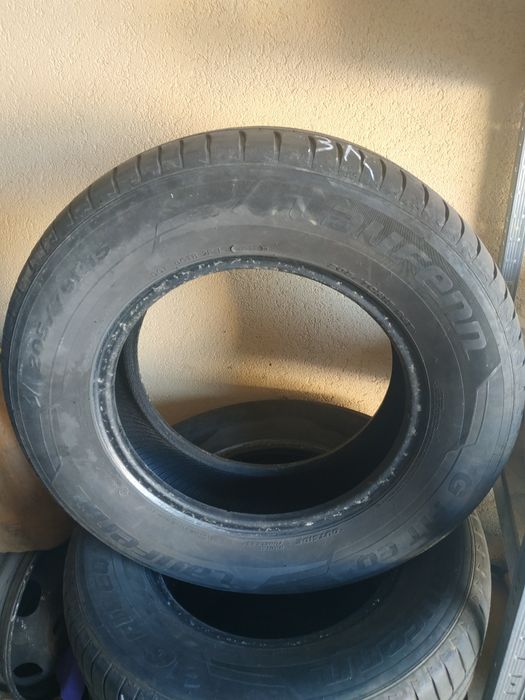 Продам комплект летней резины 205/70/r15