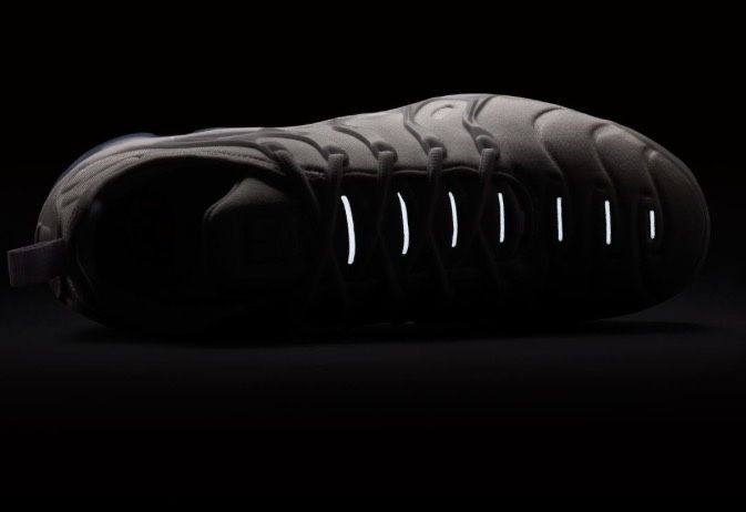 Кросівки Nike Air Vapormax Plus (924453-100)