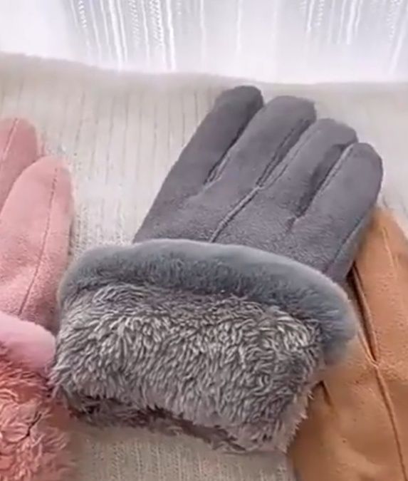 Нові теплі зимові рукавички