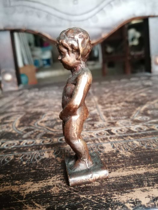 boneco biblot em metal