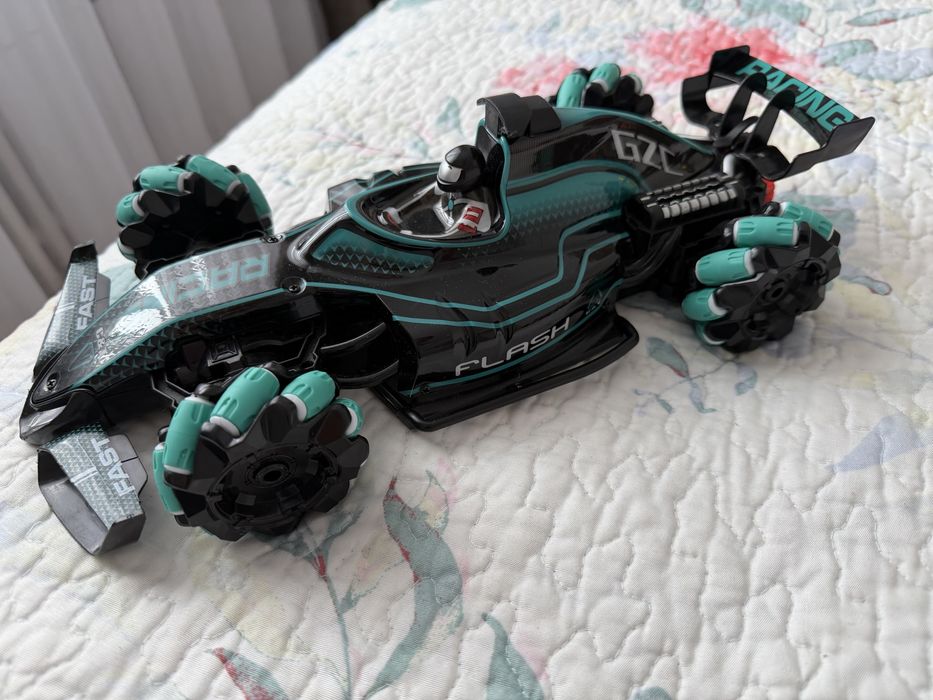 Дитяча машинка на пульту