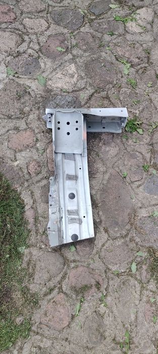 Podłużnica  prawa Corolla E21