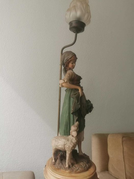 candeeiro estatua