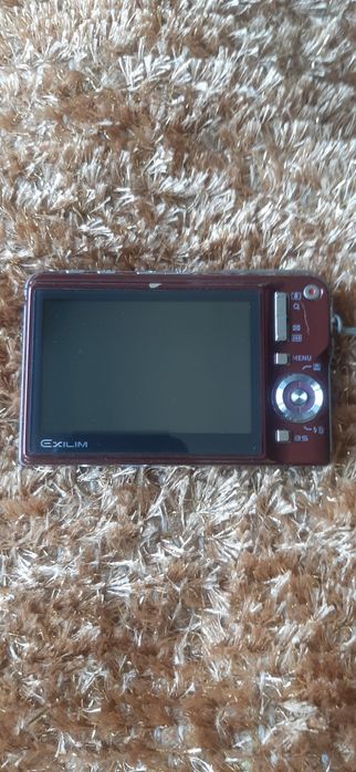 Casio Exilim EX-S880.   50.€
