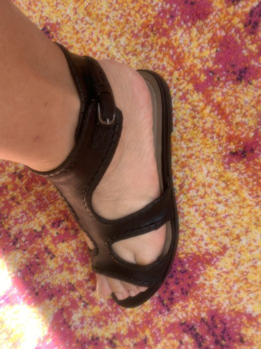 Продам сандалі BOSS