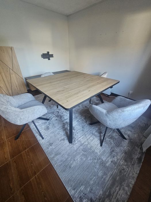 Mesa de Jantar 136x136