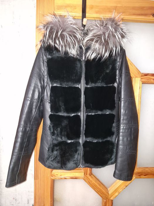 Жіноча шкіряна куртка