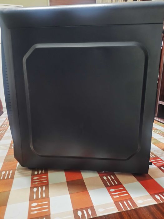 PC Gaming AMD - com oferta de monitor e sistema de som.