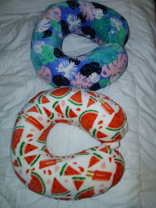 2 almofadas cervicais em bom estado geral