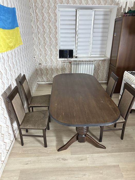 Стол в сложенном виде 2м, в раскладном 3м натуральное дерево