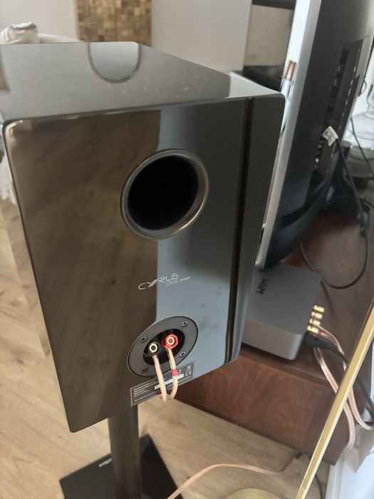 Colunas Cyrus Linear One Black Gloss