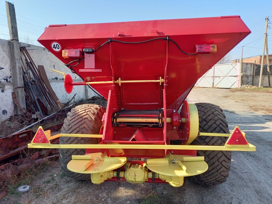 Розкидач мінеральних добрив МВУ-6