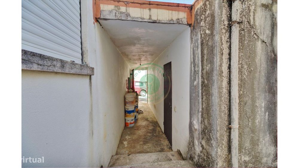 Moradia com 2 Pisos e Garagem