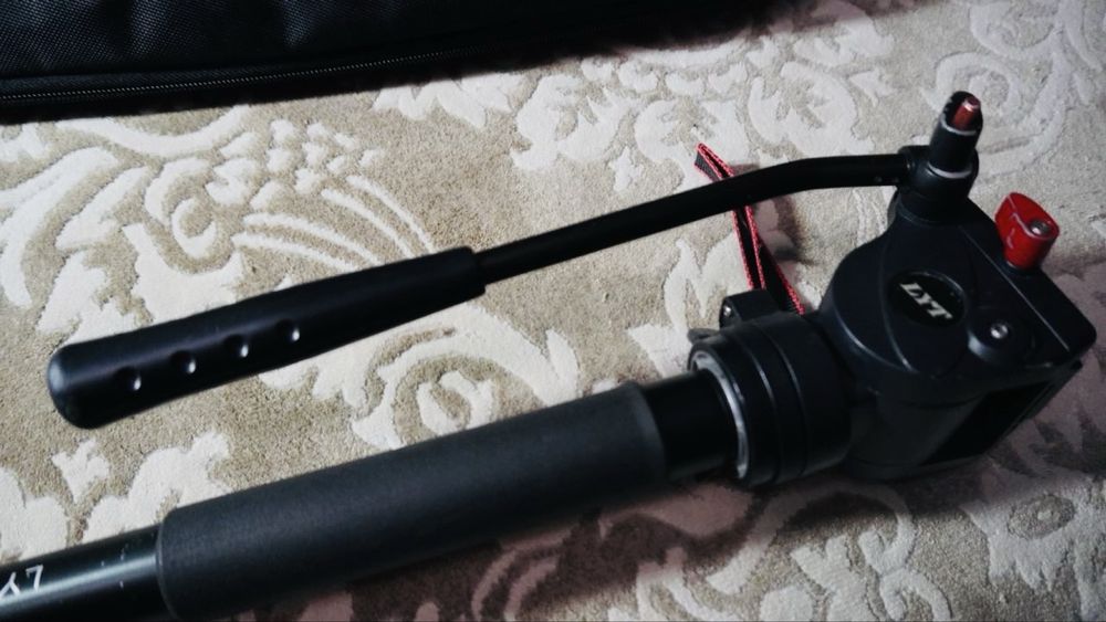 Продам монопод LYT -D293