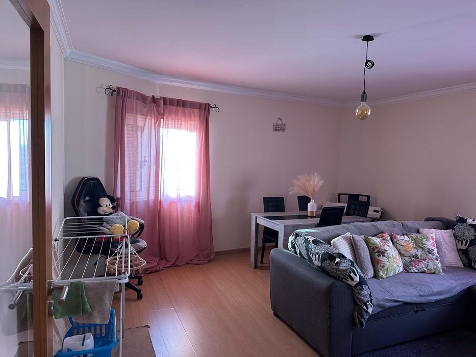 Arrenda-se apartamento T2 - Santa Marta do Pinhal