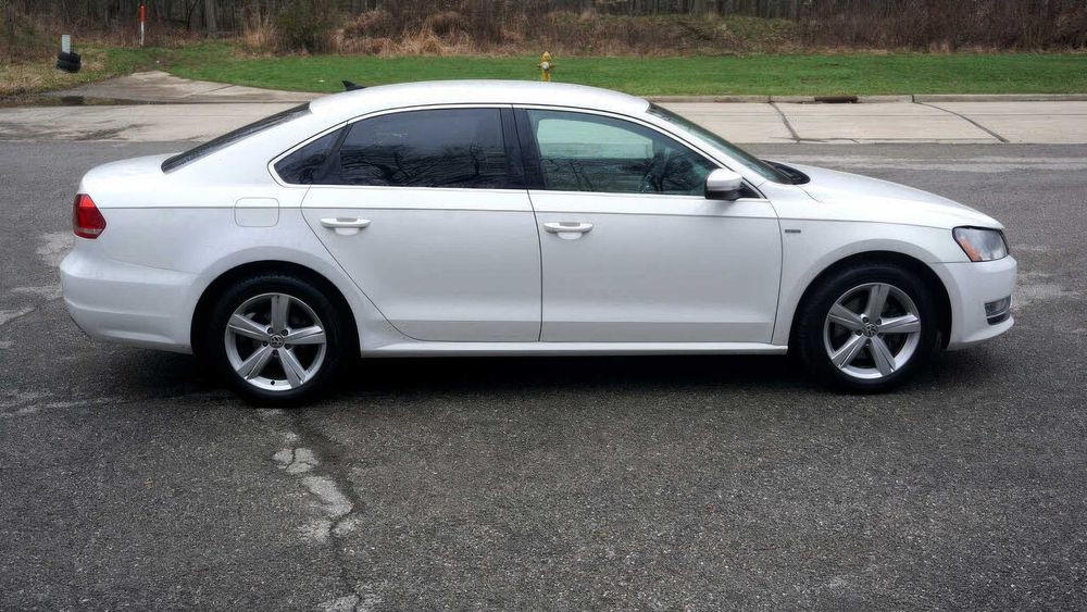 Volkswagen Passat Limited Edition      2015