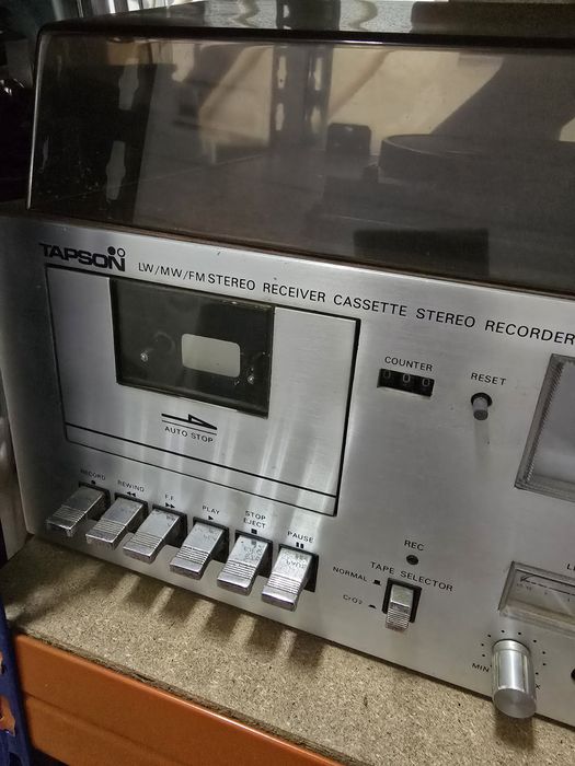 Aparelhagem com gira discos Tapson