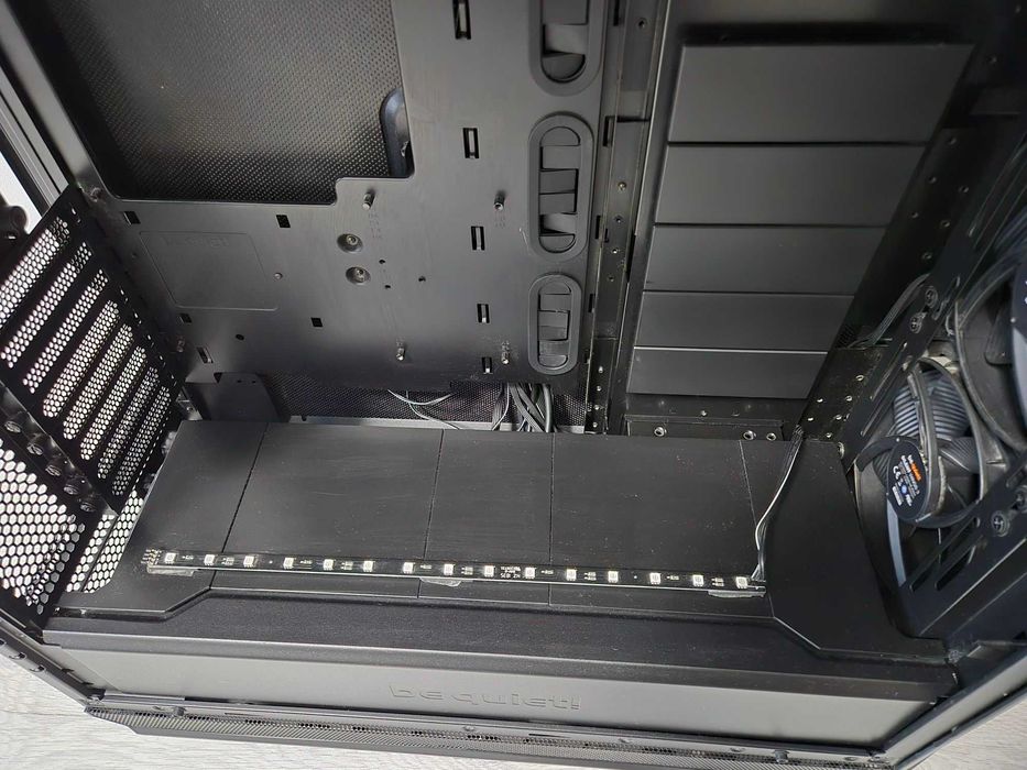 Преміум корпус велетень be quiet! Dark Base 900 Pro Rev.2 з бездротовою зарядкою. Можлива реверсна збірка