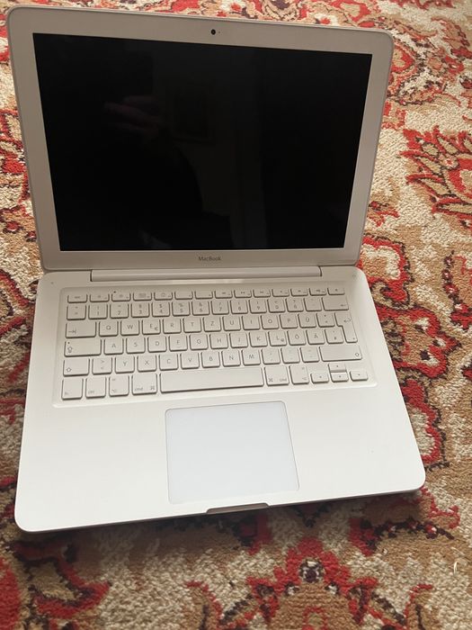 Продам Macbook (макбук)