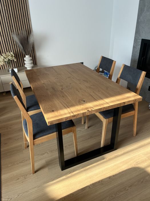 Stół i 4 krzesła , zestaw loft , prawdziwe drewno .