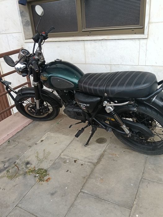 Moto MAsch 125 cilindradas modelo tradicional