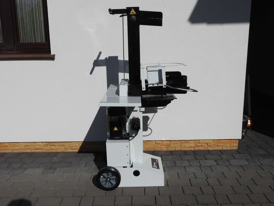 Łuparka do drewna Lumag, rębak, duży nacisk tłoka 8 ton, na prąd 230V