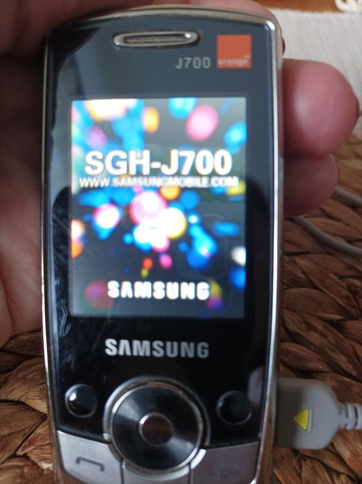 Samsung J 700 stary telefon