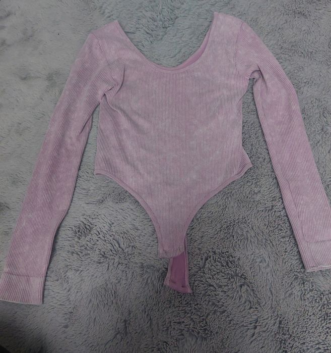 Różowo białe body