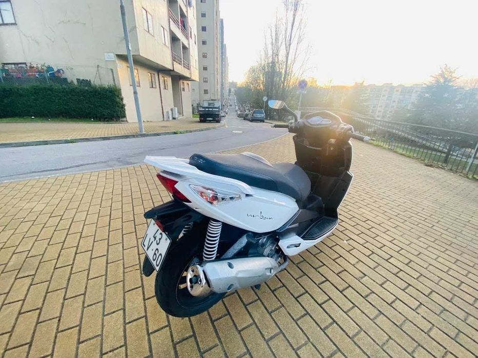 Maxi Scooter Marca AEON Modelo 350i URBAN