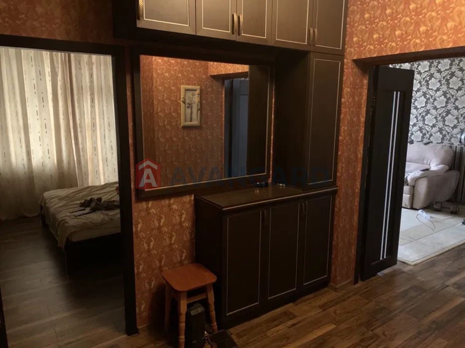 Продам 3 кімнатну сталінку в центрі