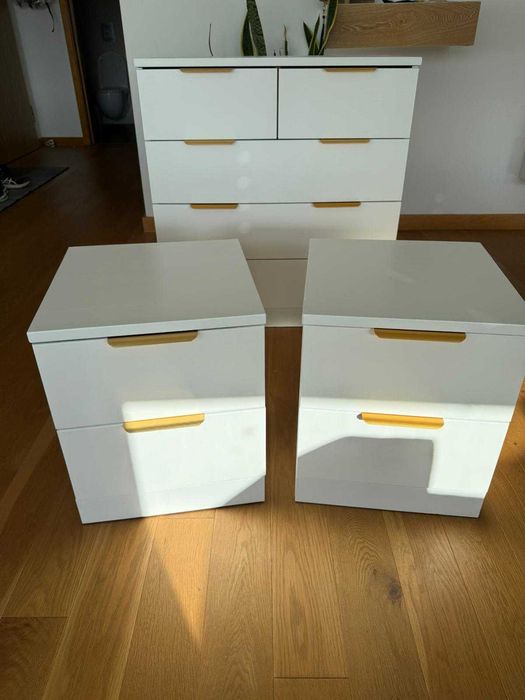 Conjunto de Comoda e 2 mesas de cabeceira