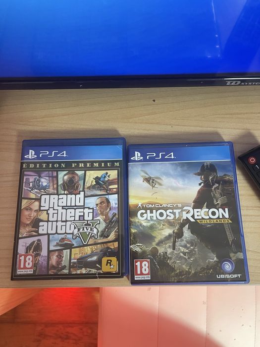 PS4 Pro 1TB + 2 Comandos Originais Sony + 2 Jogos